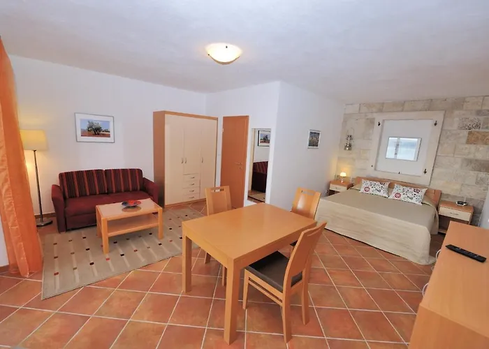 Nautilus-bay - First Row 210, 211 - Gorma