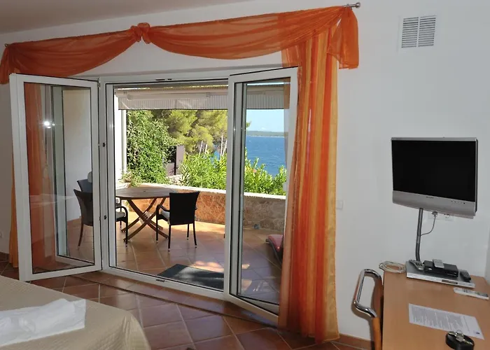 Nautilus-bay - First Row 210, 211 - Gorma