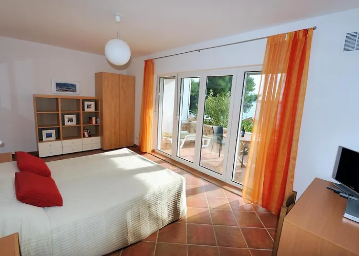 Nautilus-bay - First Row 210, 211 - Gorma *